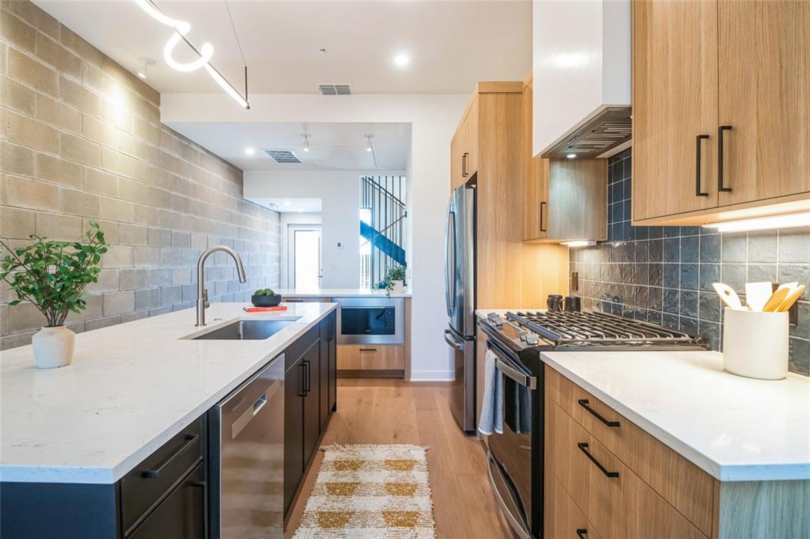 Austin House: 700 Denson Drive #1104