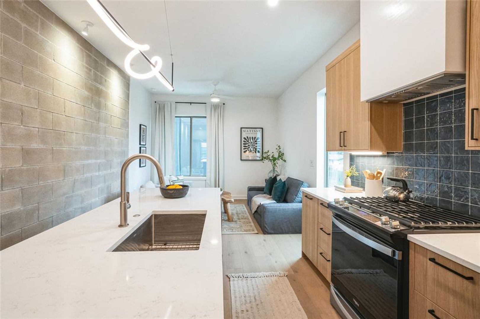 Austin House: 700 Denson Drive #1102