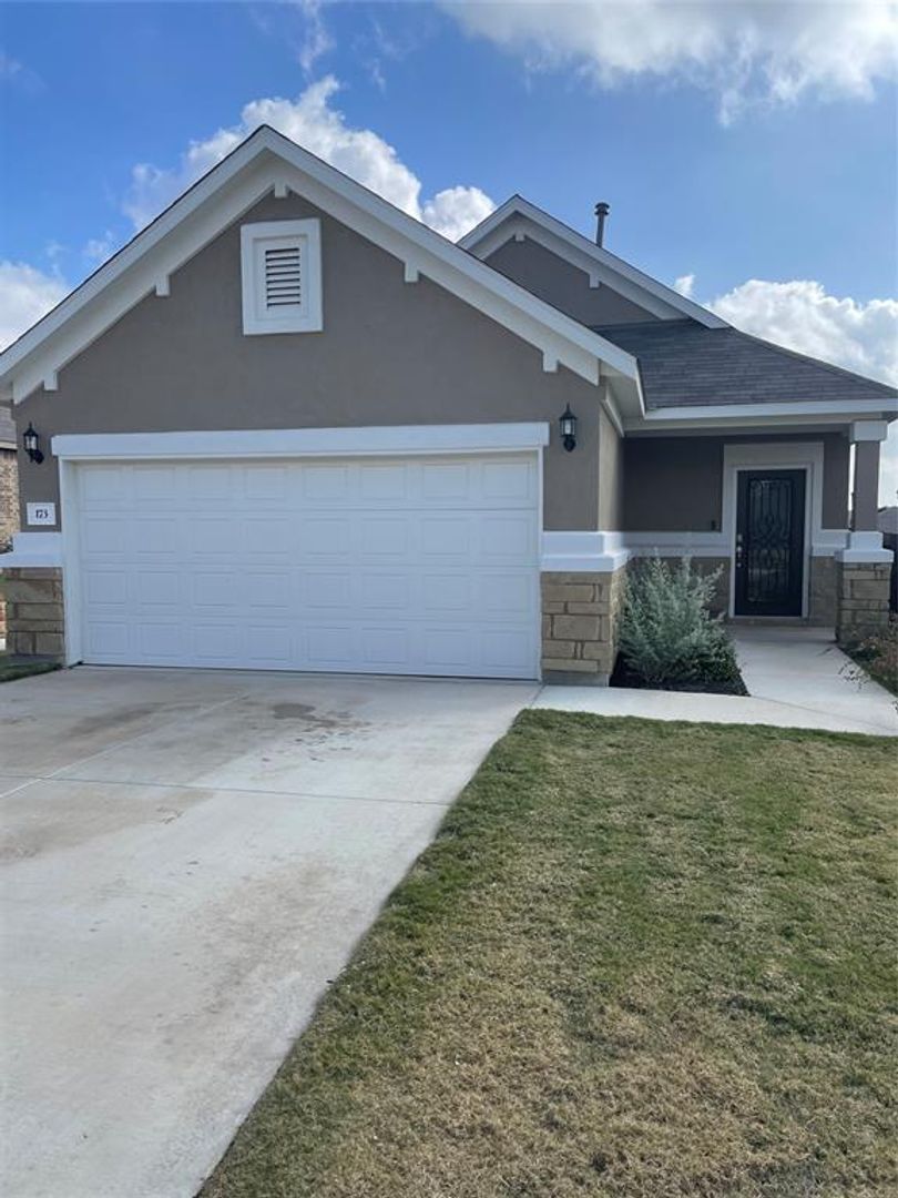 Buda House: 173 Nettletree Drive