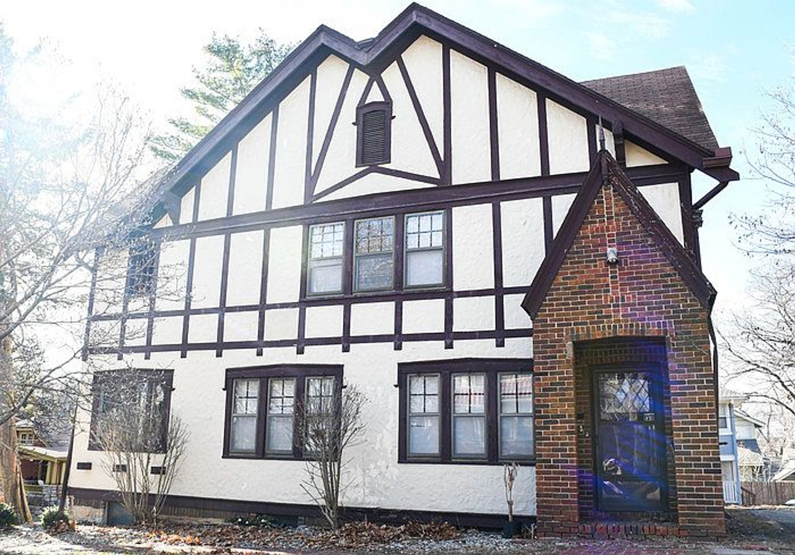 Kansas City Apartment: 5446 Charlotte St.