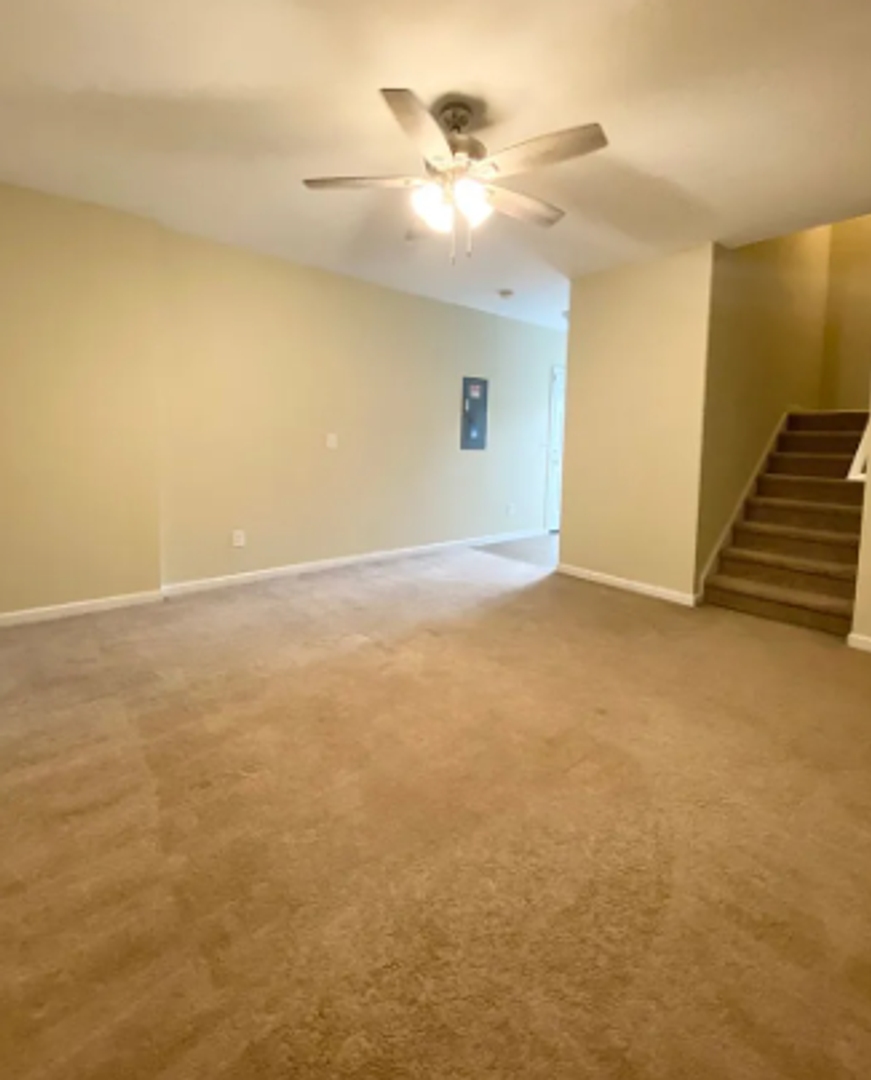 537 S Bull St 4 of 12