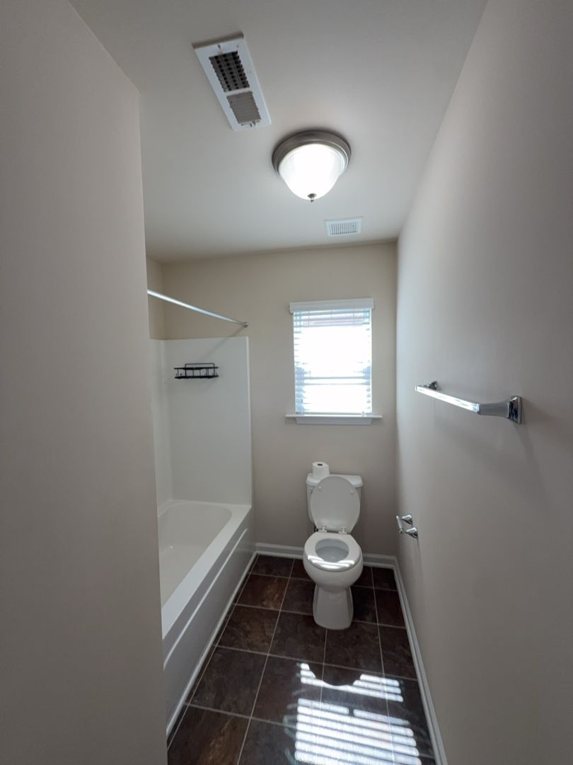 204 Ashmore Ln 17 of 28