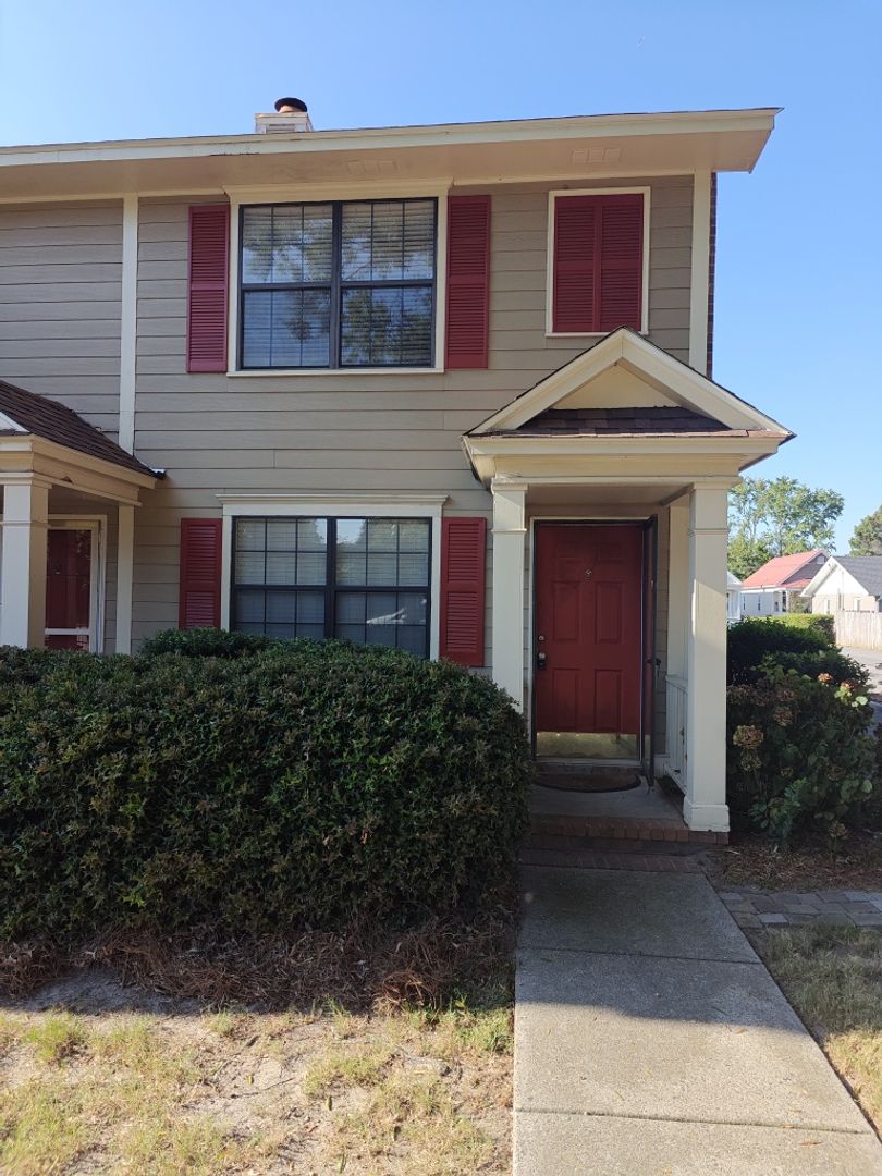 North Augusta House: 208 W Buena Vista Ave