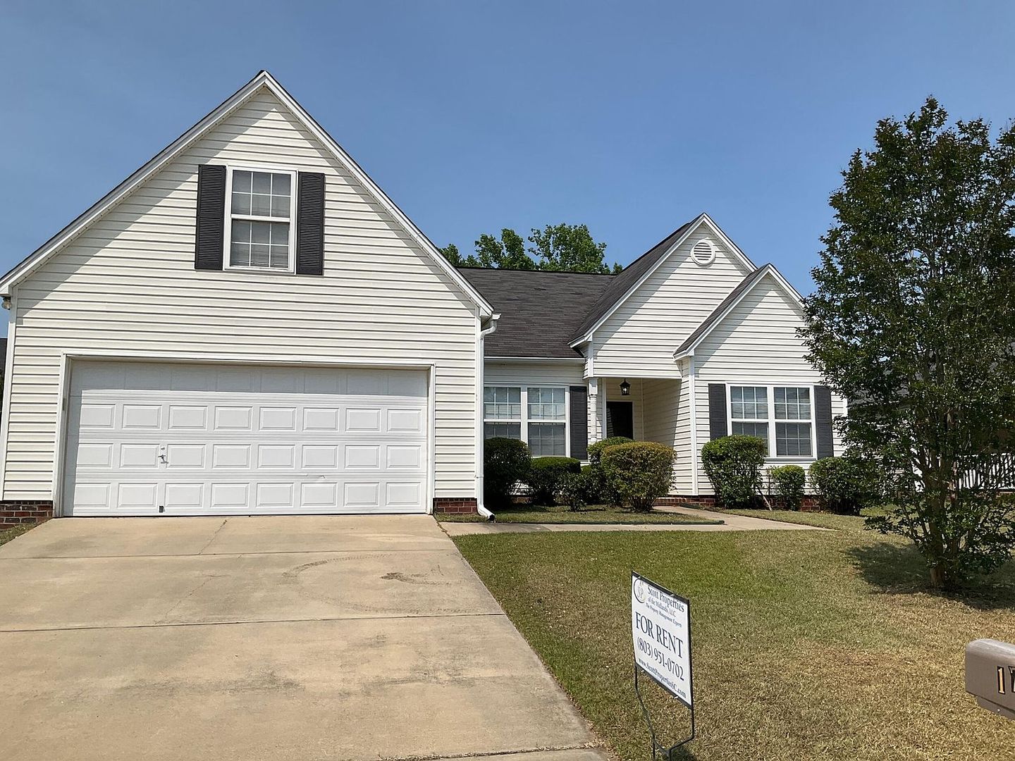Columbia House: 171 Ashewood Lake Dr