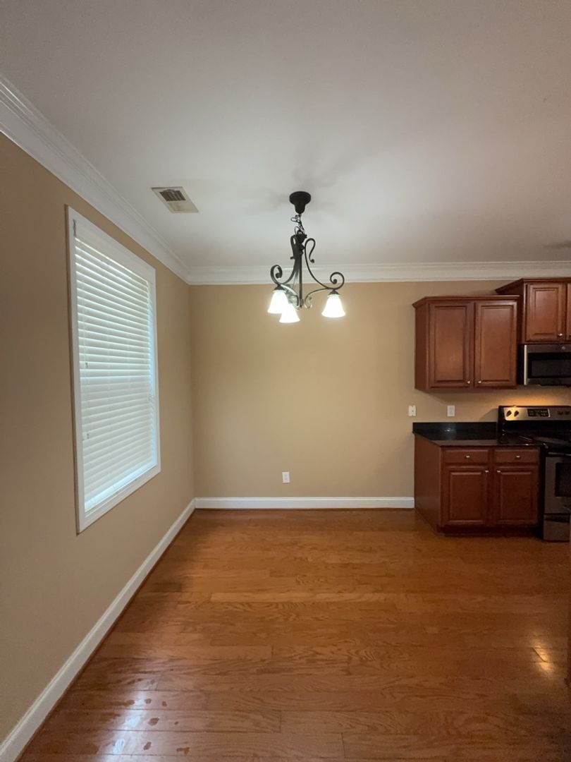 100 Taylors Hill Dr 10 of 12