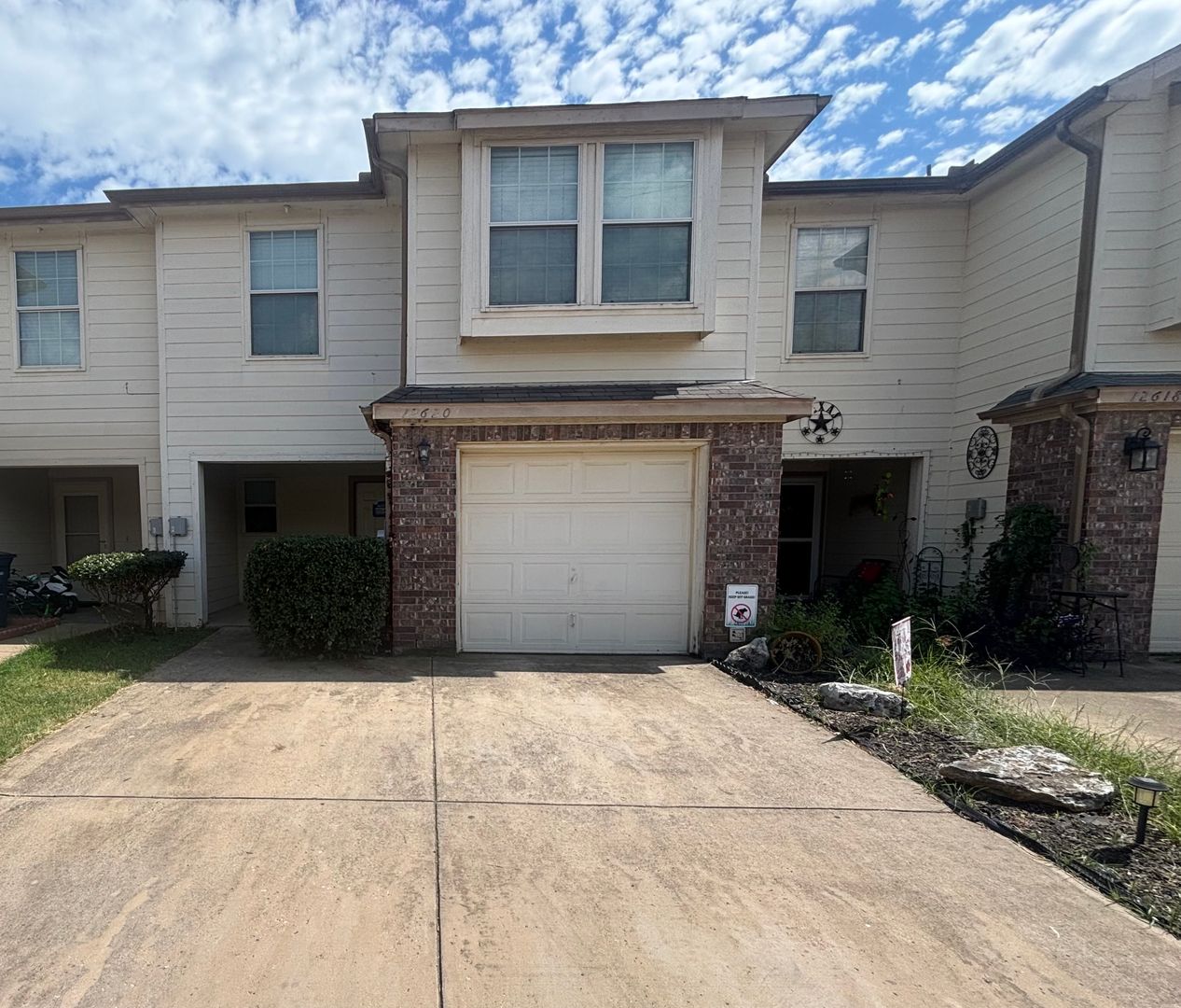 Gorgeous 3 Bedroom Townhome For Rent near DFW Airport !!!