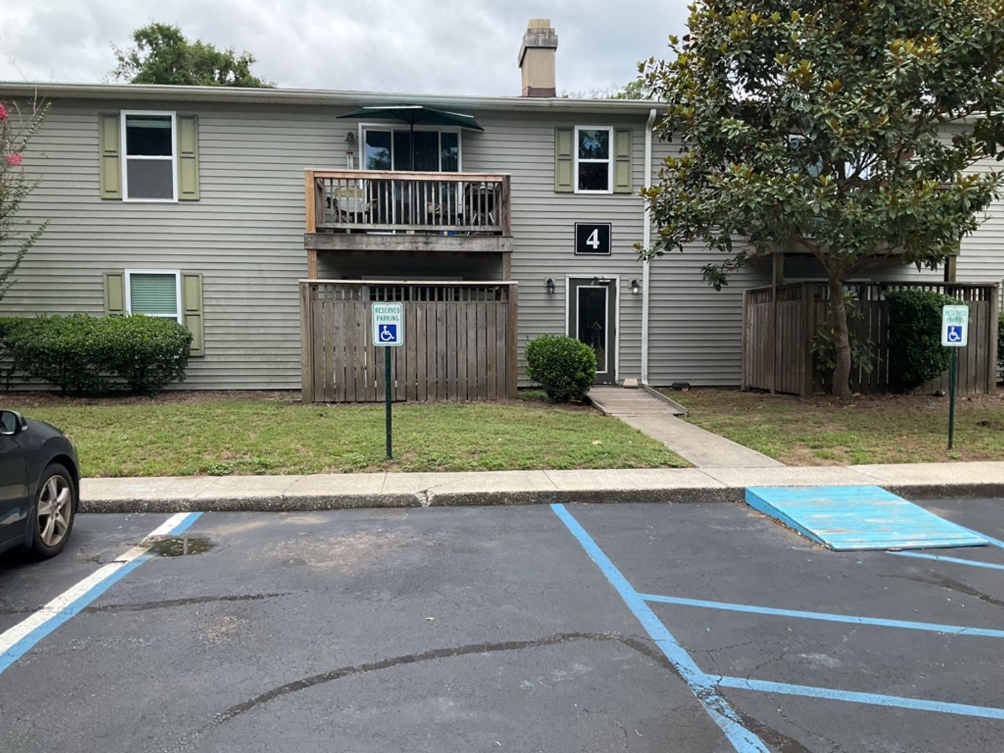 Charleston House: 1402 Camp Rd Apt 4C