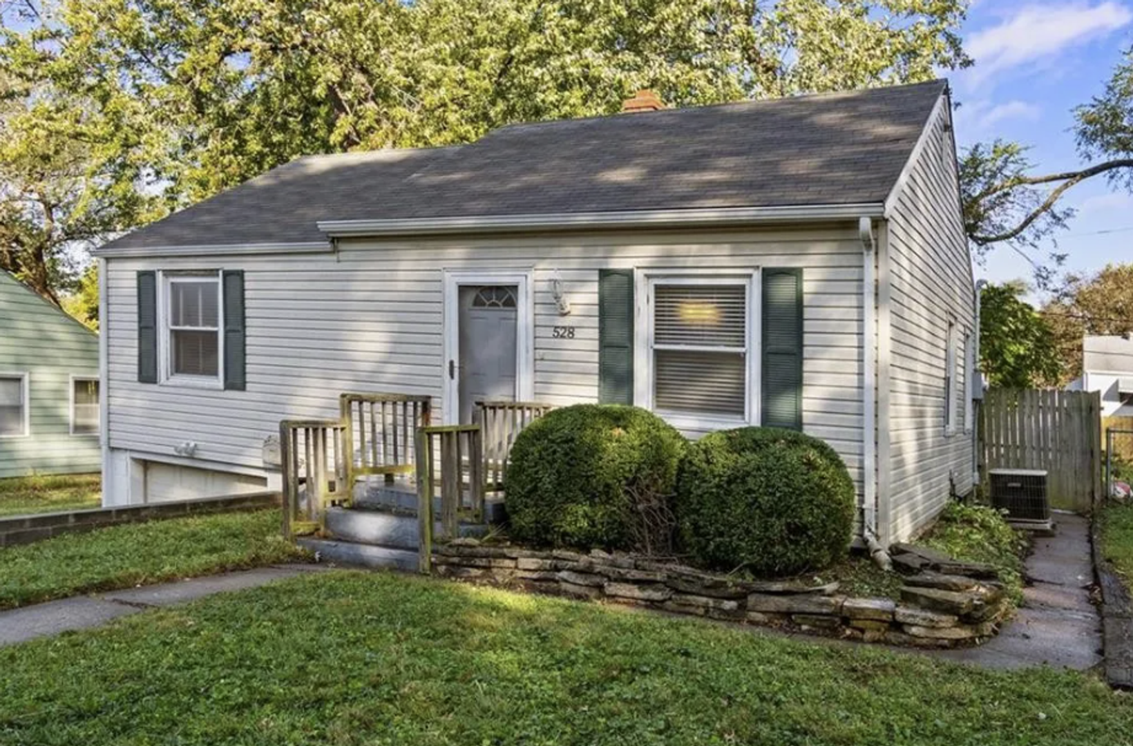 Kansas City House: 528 NE 43rd Terrace