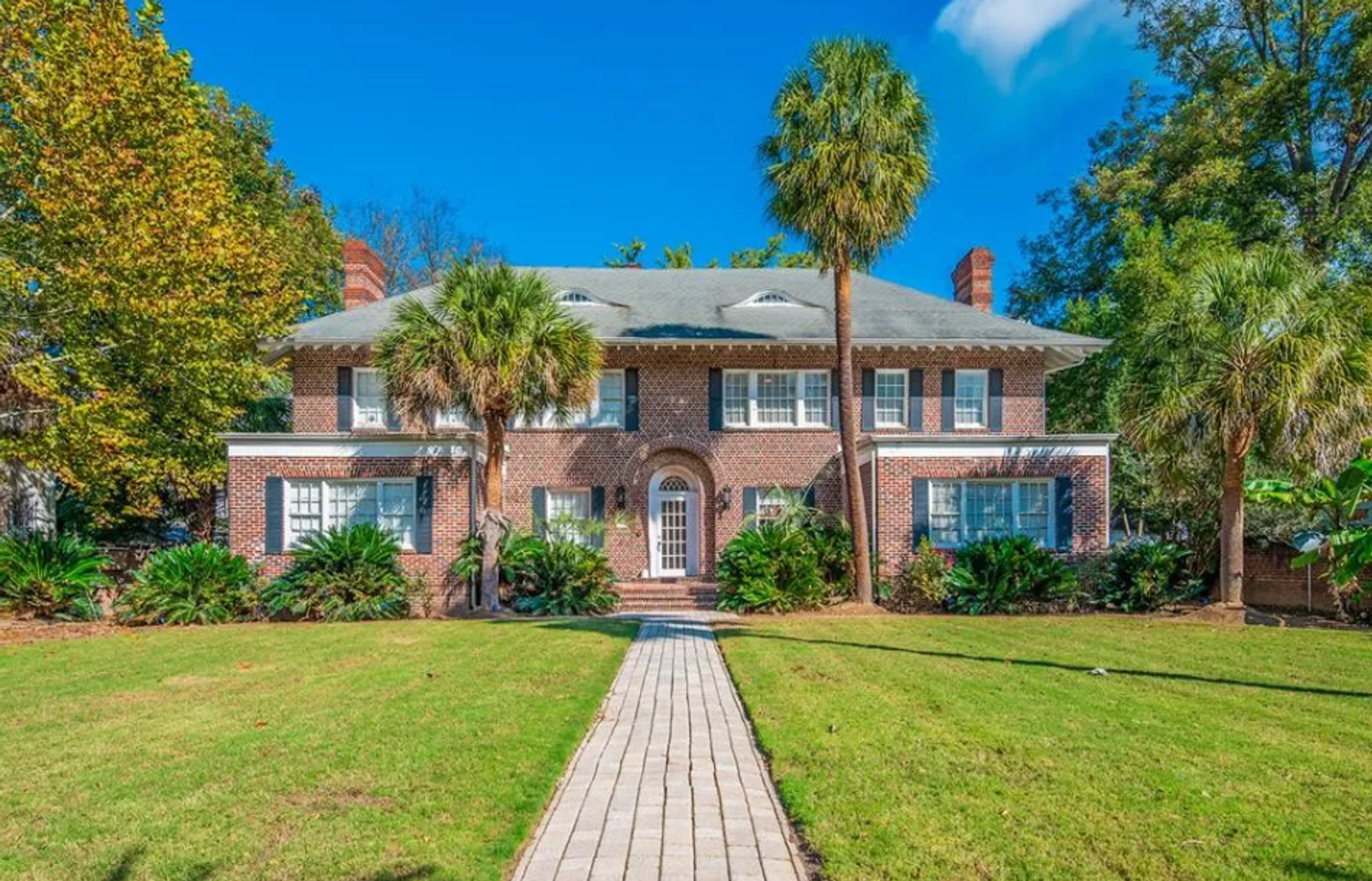 Augusta Apartment: 239 Greene Street