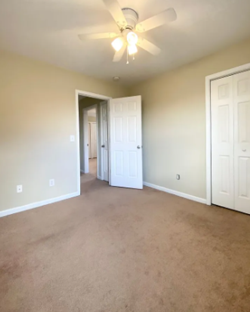 537 S Bull St 8 of 12