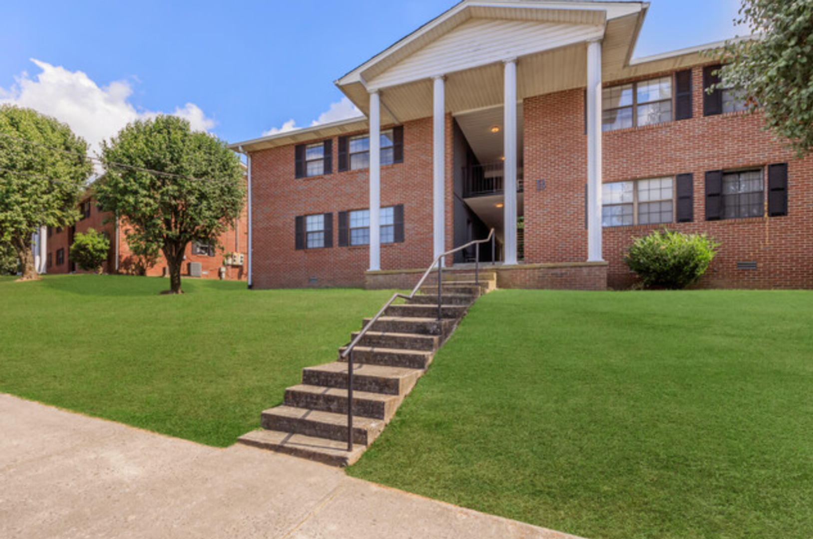 Woodbury Apartment: 103 S Ridge Dr