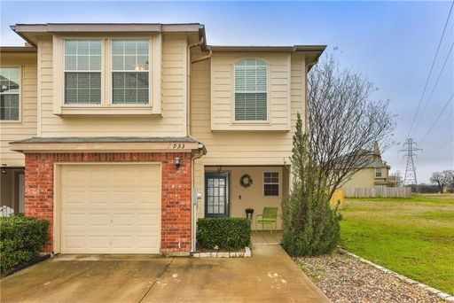 Gorgeous 3 bedroom Townhome for rent in Euless! – photo 1