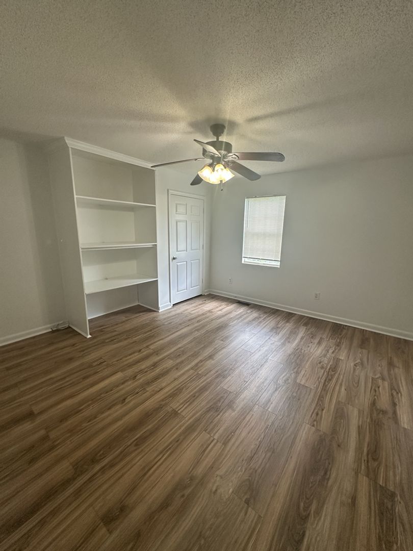6250 W Highway 136 6 of 12