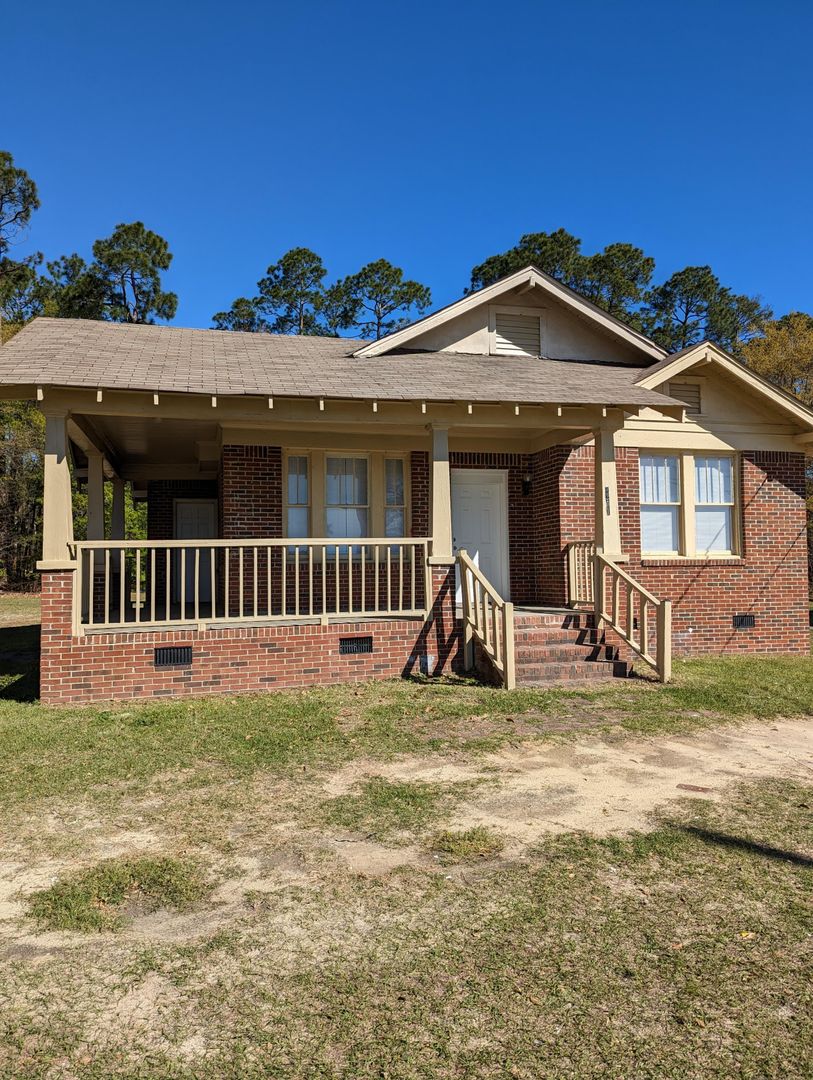 Columbia House: 7201 Middle Street