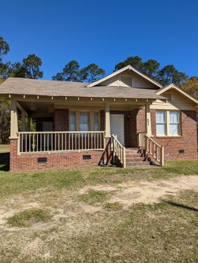 Single home for rent – photo 1