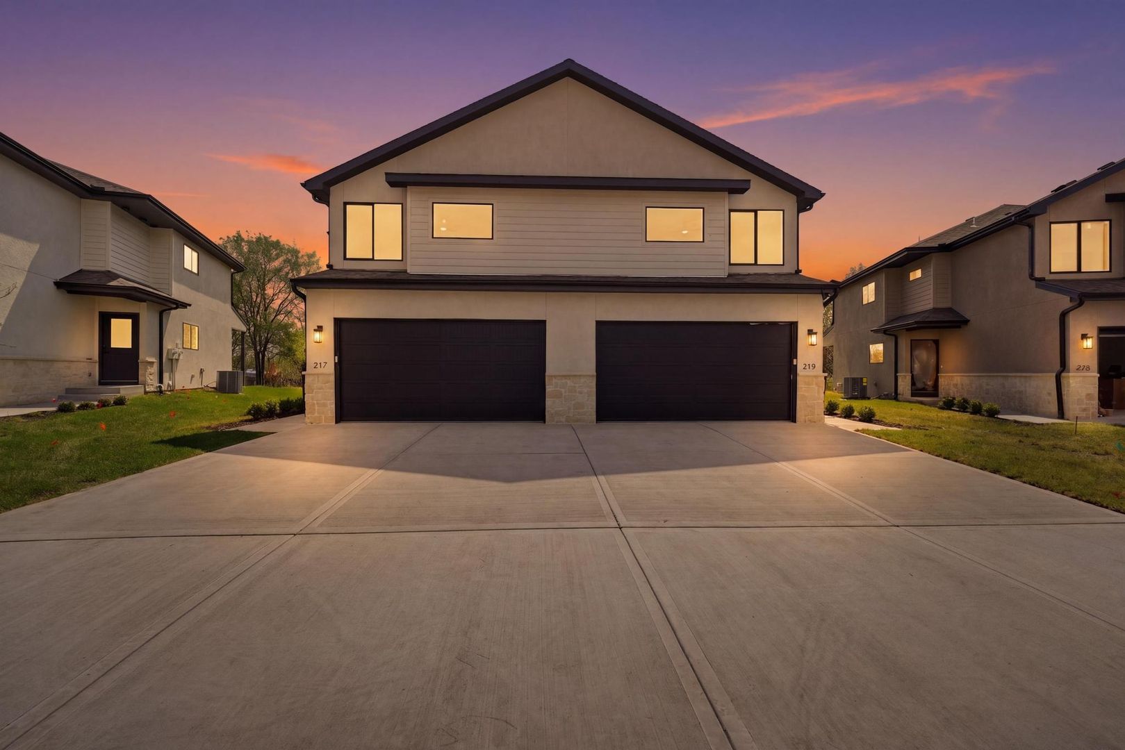 Lee's Summit House: 218 NW Orchard Ln