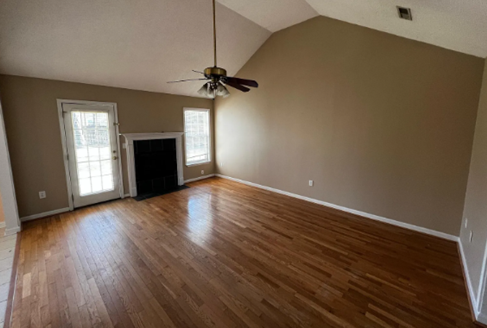 Charleston House: 667 Ponderosa Dr