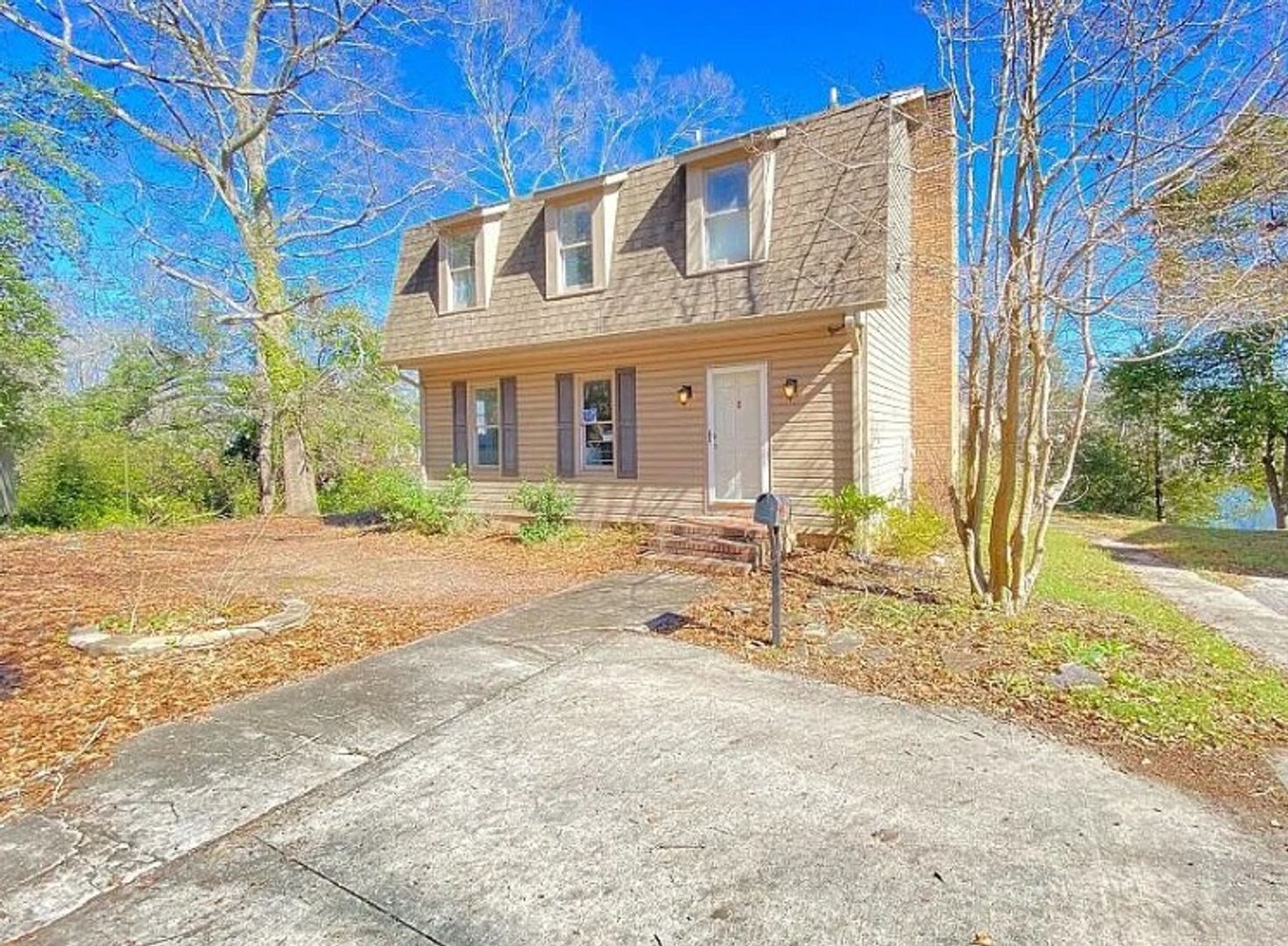 Lexington House: 126 S Village Rd