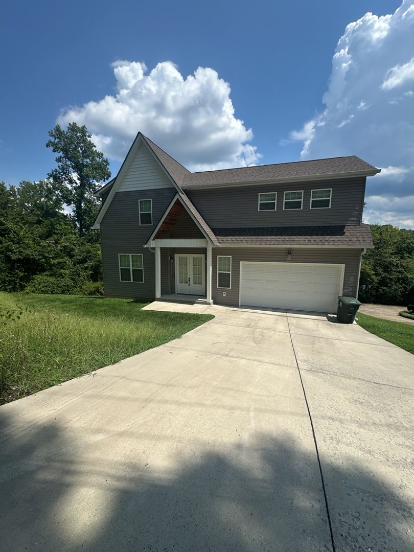 Hixson House: 6228 Pine Marr Drive