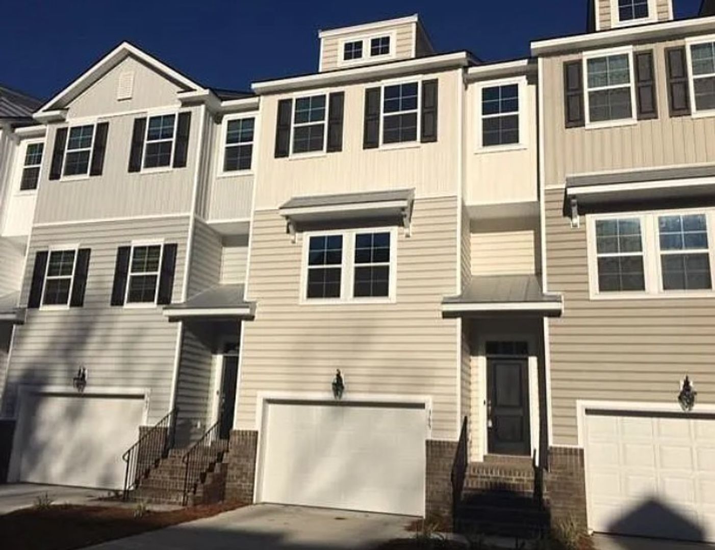 Charleston House: 365 Spindlewood Way