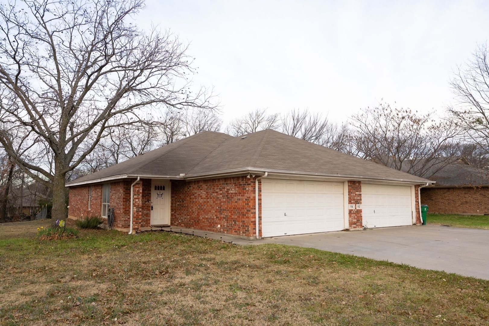 Joshua Apartment: 112-114 Honey Bee Drive