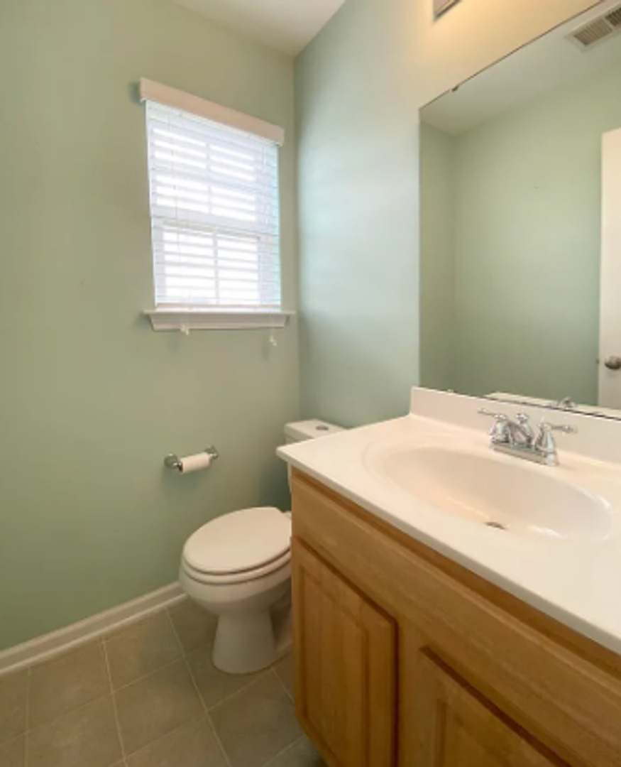 537 S Bull St 9 of 12