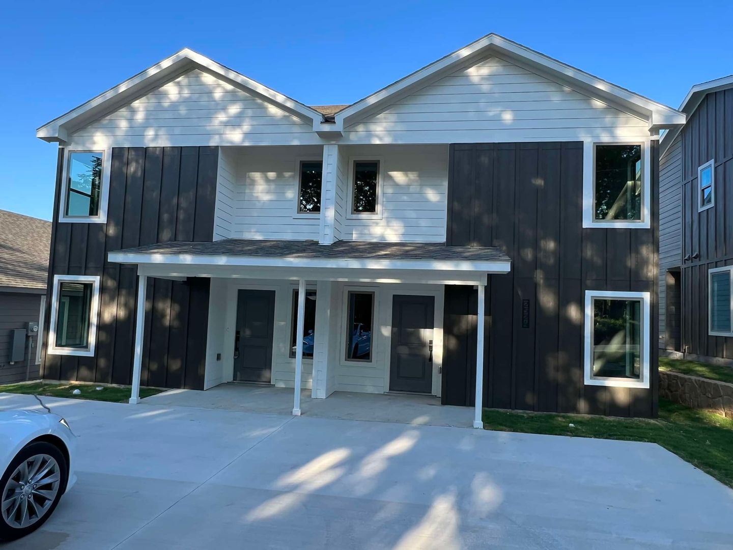 Denison Apartment: 2522-2524 South Fannin Avenue
