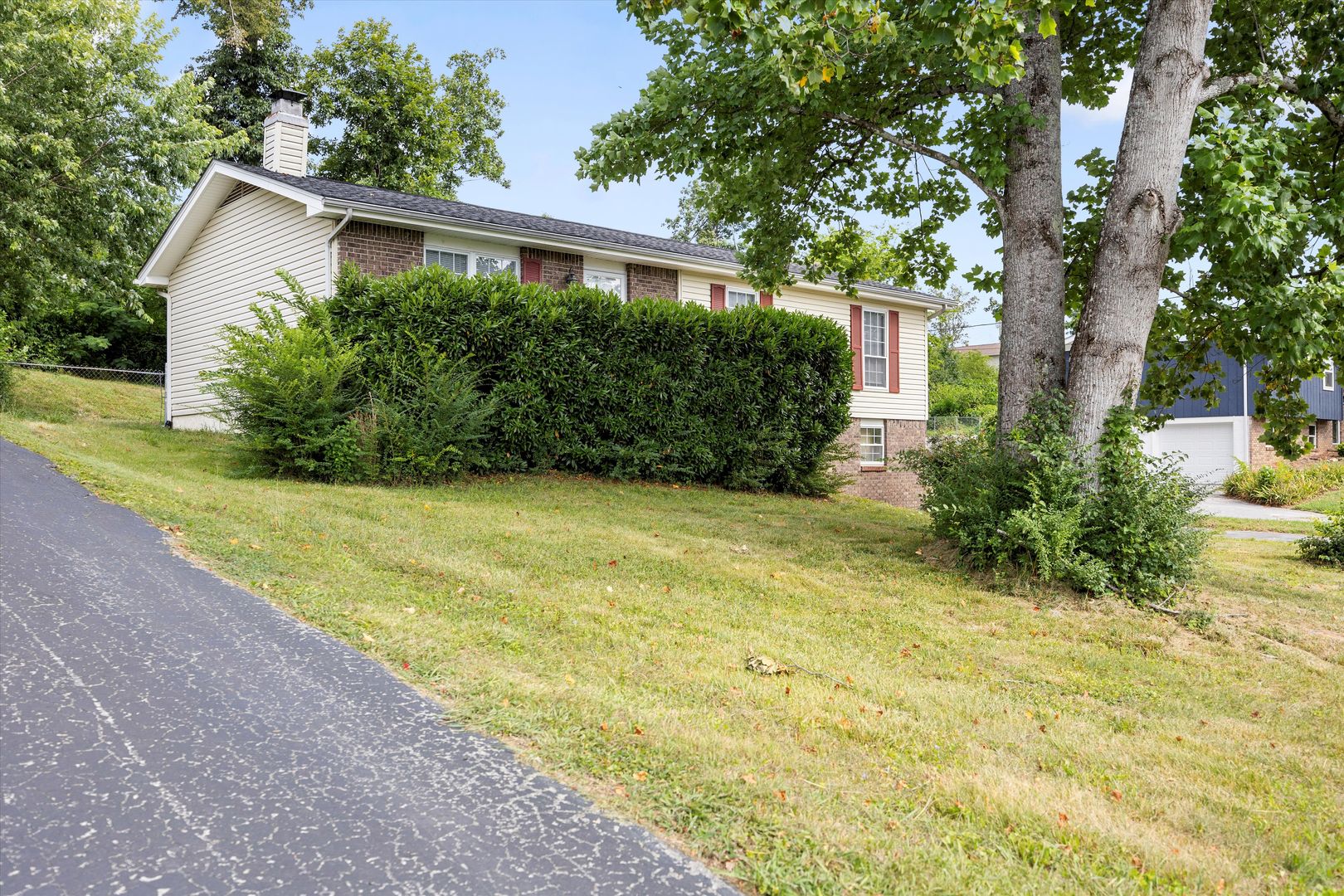 4015 Shady Oak Drive Ooltewah, TN 37363 4 of 8