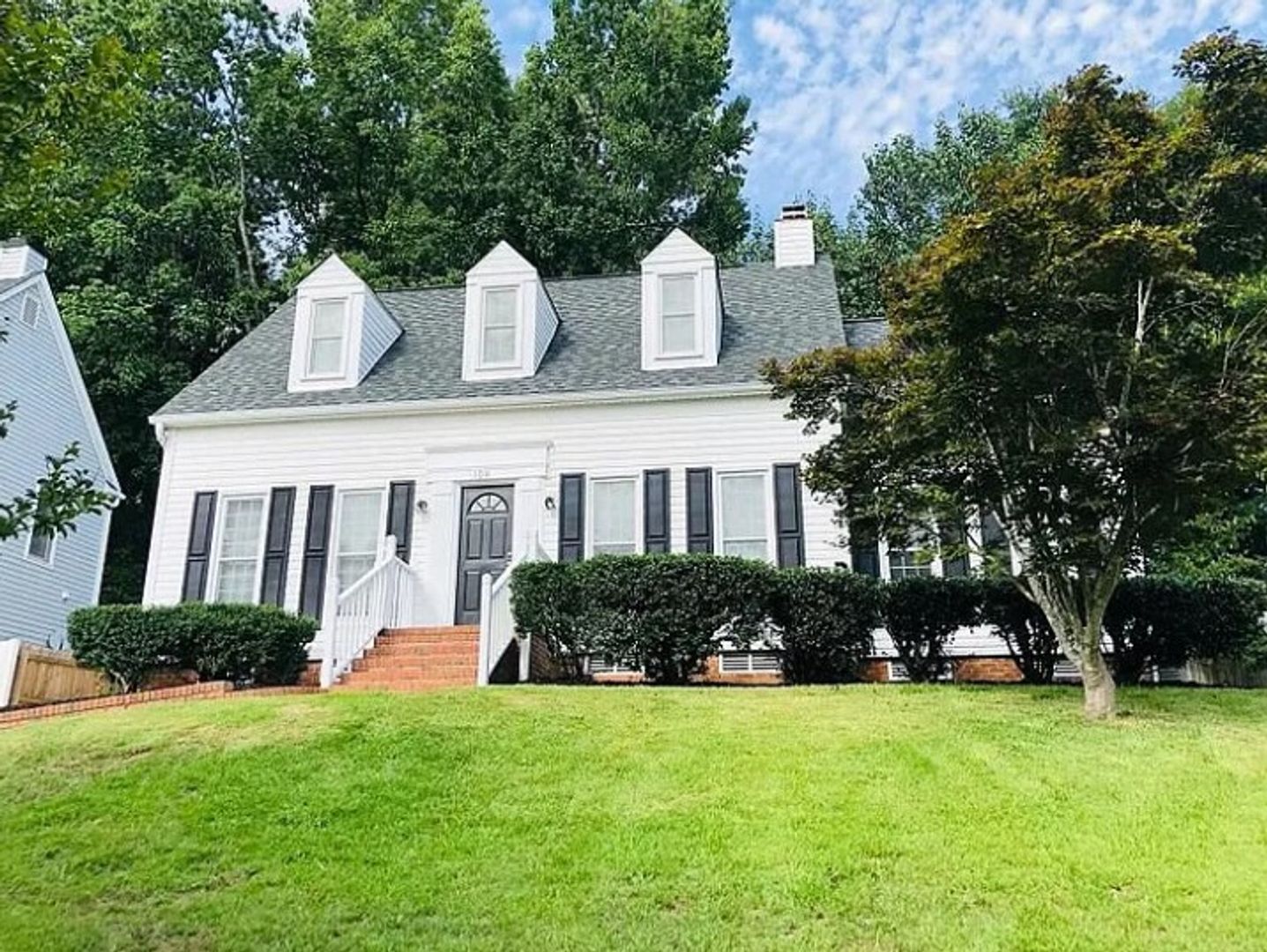 Columbia House: 108 Cranewater Dr