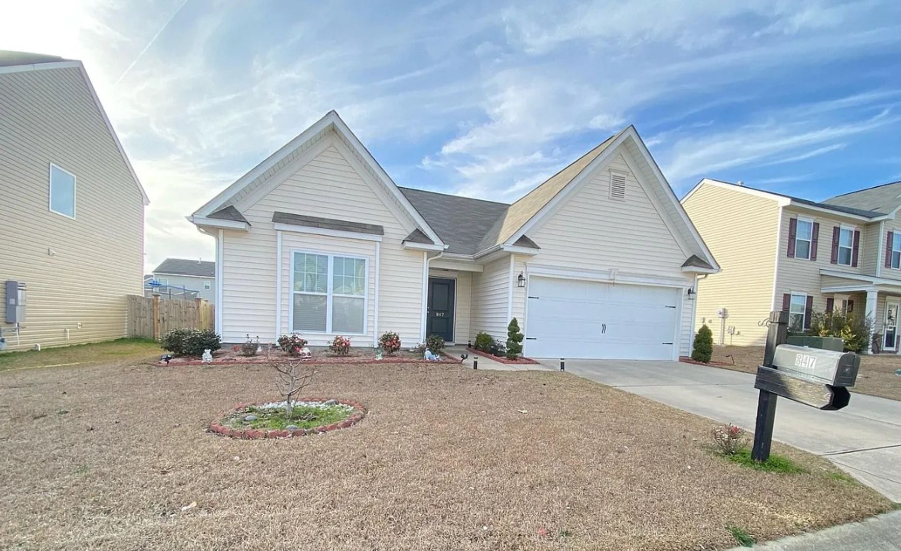 Lexington House: 847 Dovefield Ln