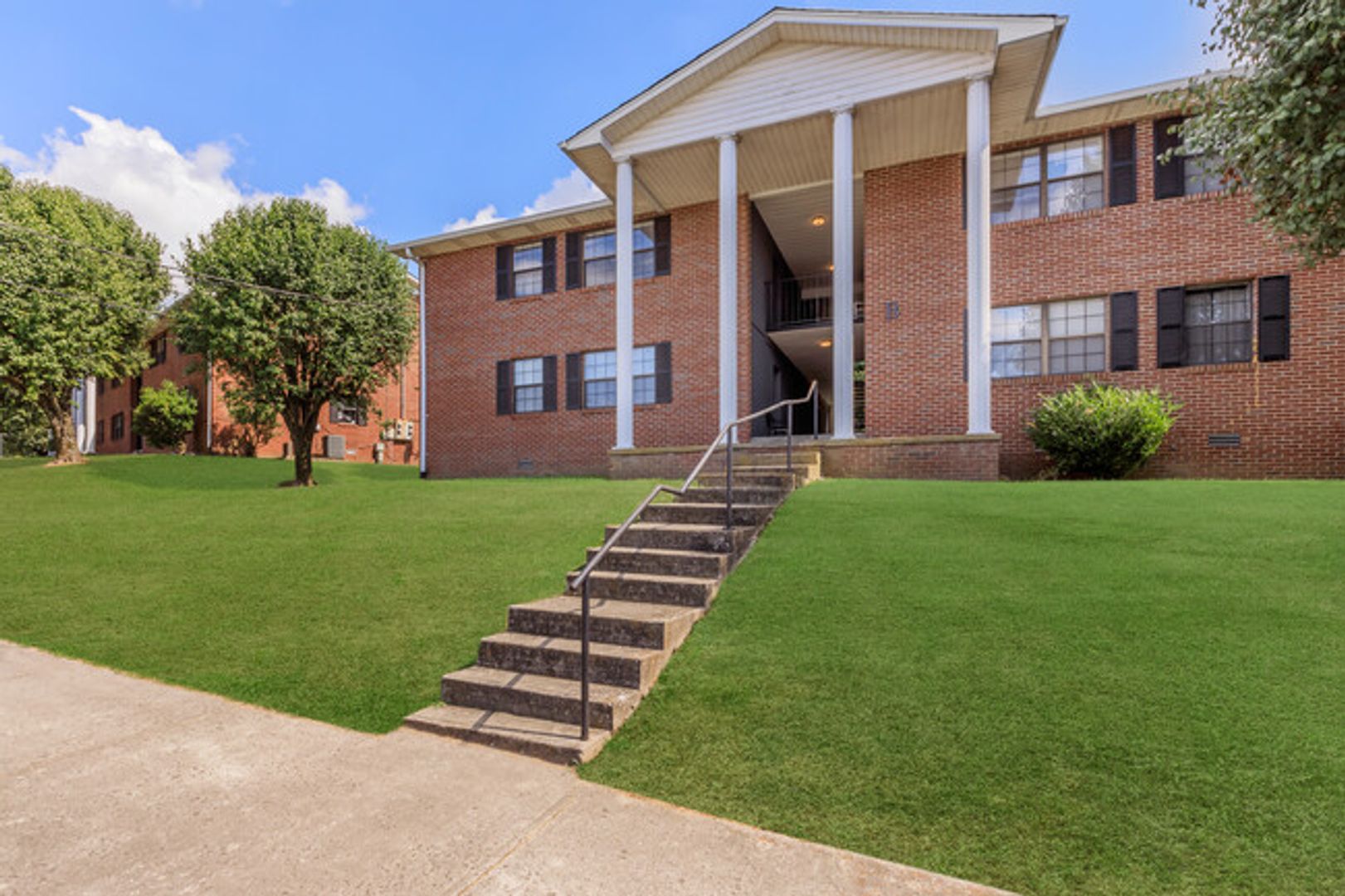 Woodbury Apartment: 103 S Ridge Dr
