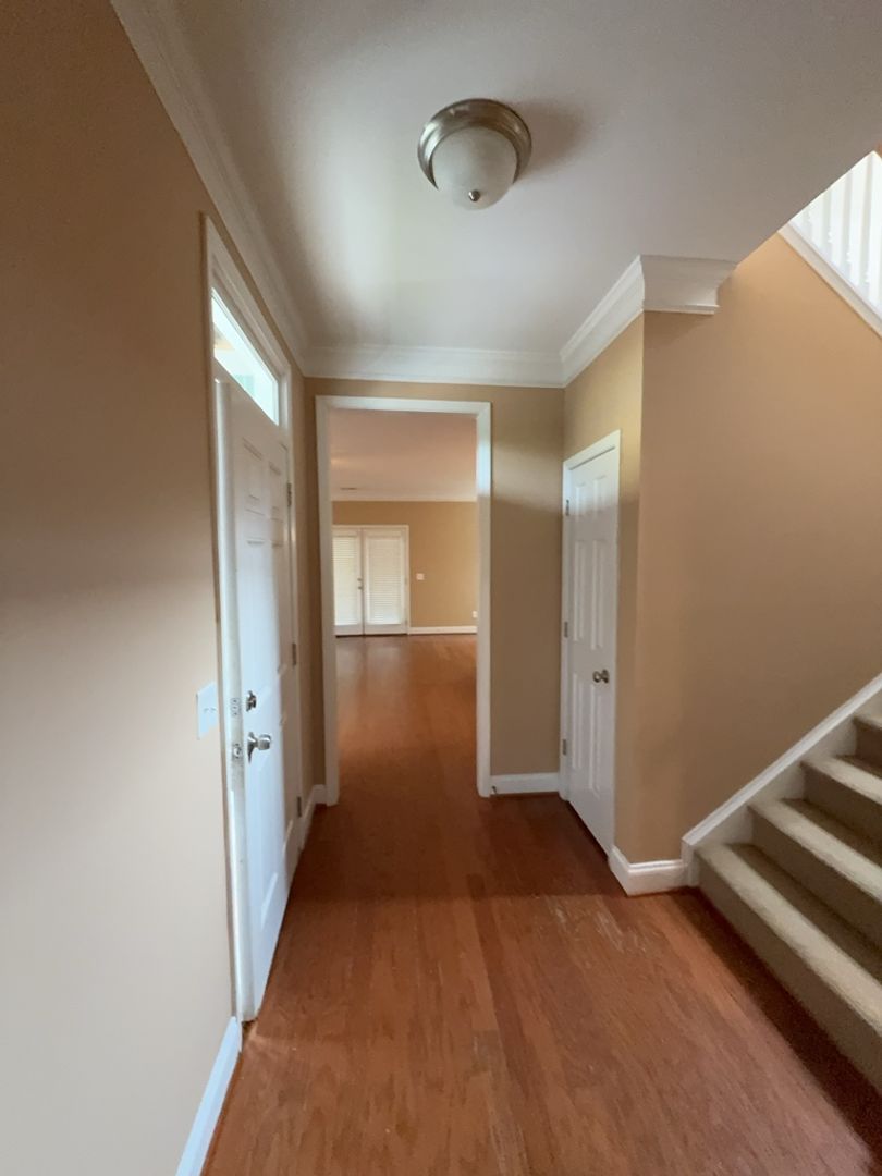 100 Taylors Hill Dr 6 of 12