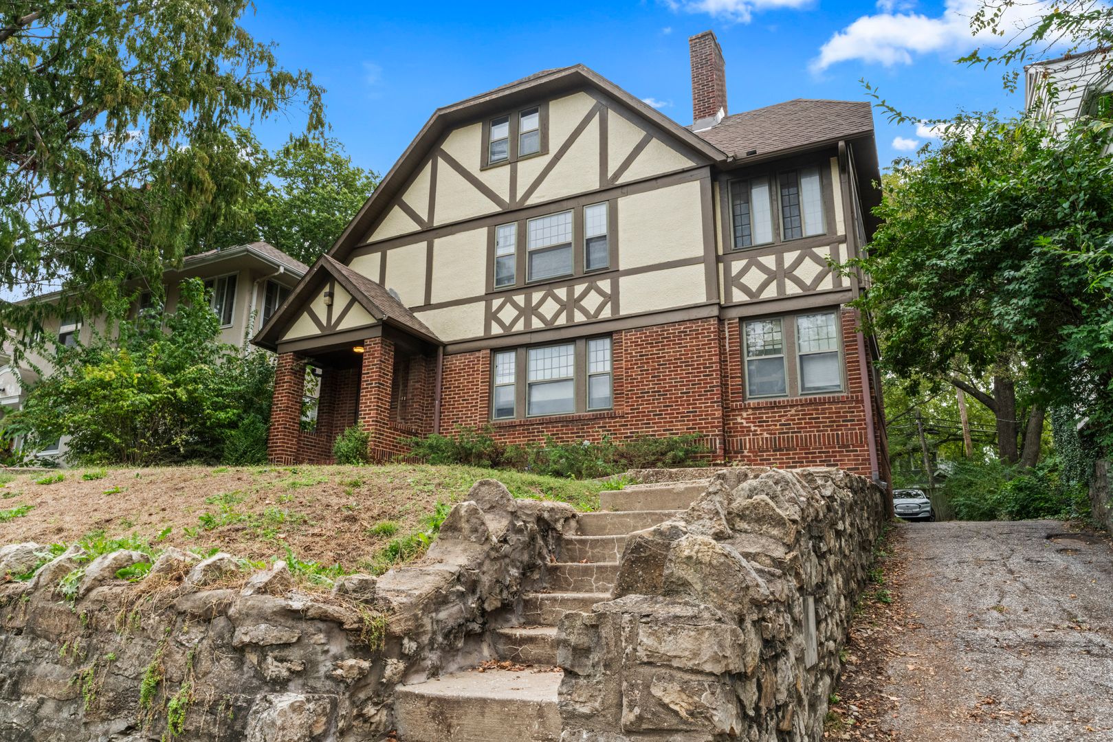 Kansas City Apartment: 5341 Holmes St.