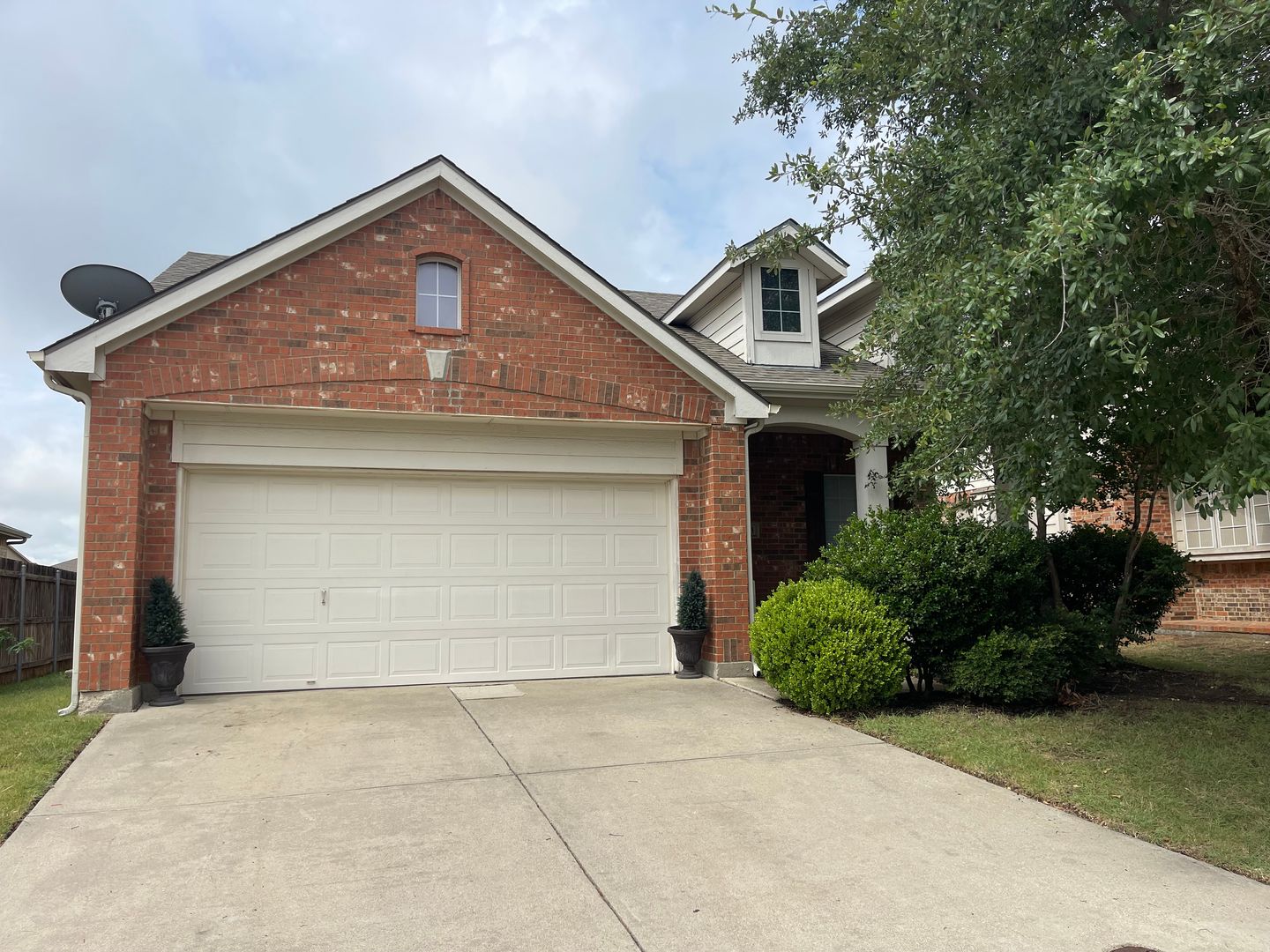 Fort Worth House: 10973 Hawks Landing Road