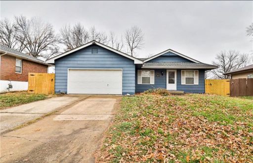 Spacious 3-Bedroom Home with 2-Car Garage & Screened Porch – photo 1