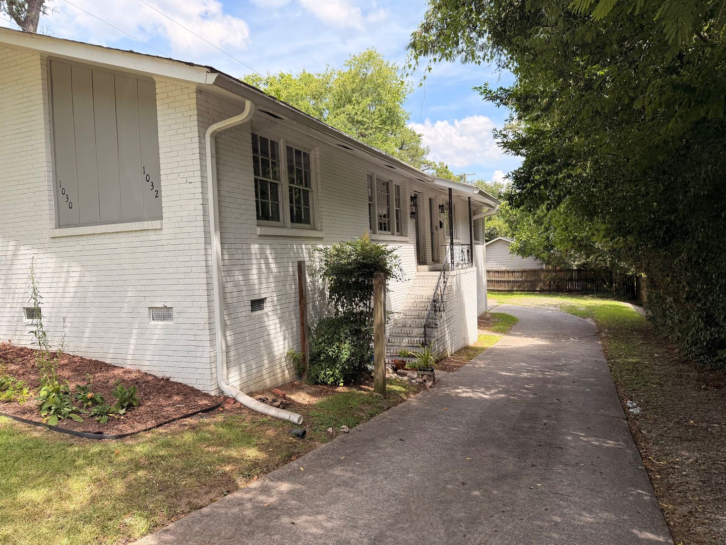 Columbia House: 1032 Lancaster St