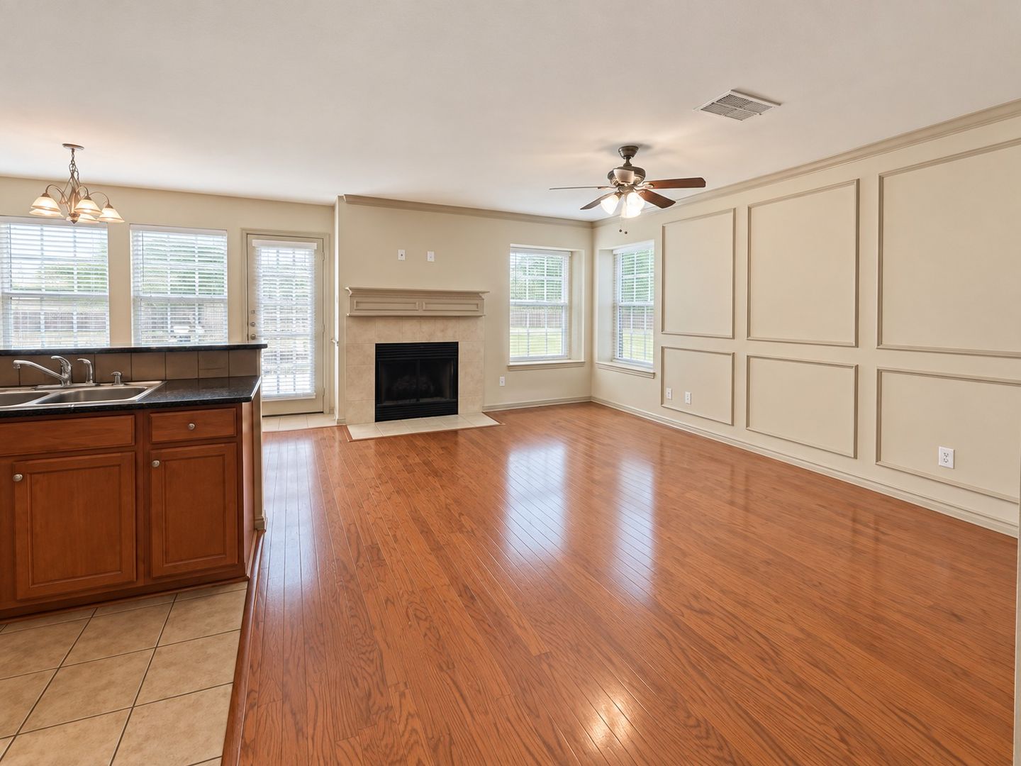 3933 Fernando Drive 6 of 12