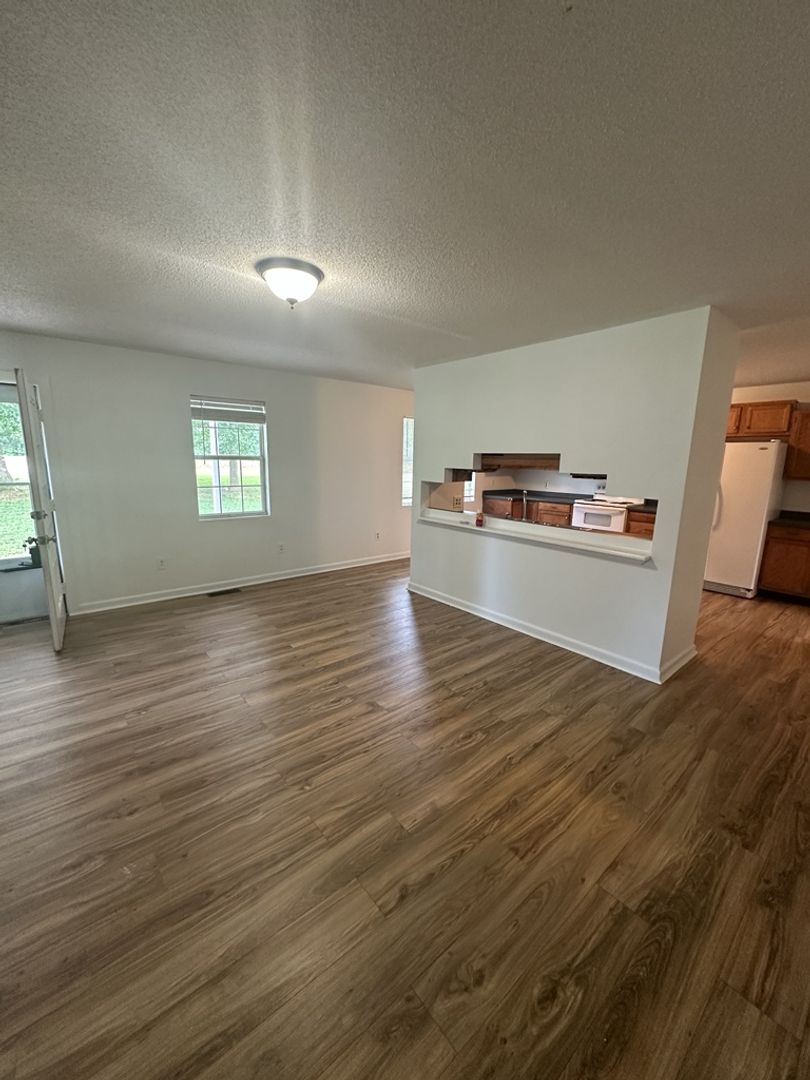 6250 W Highway 136 4 of 12