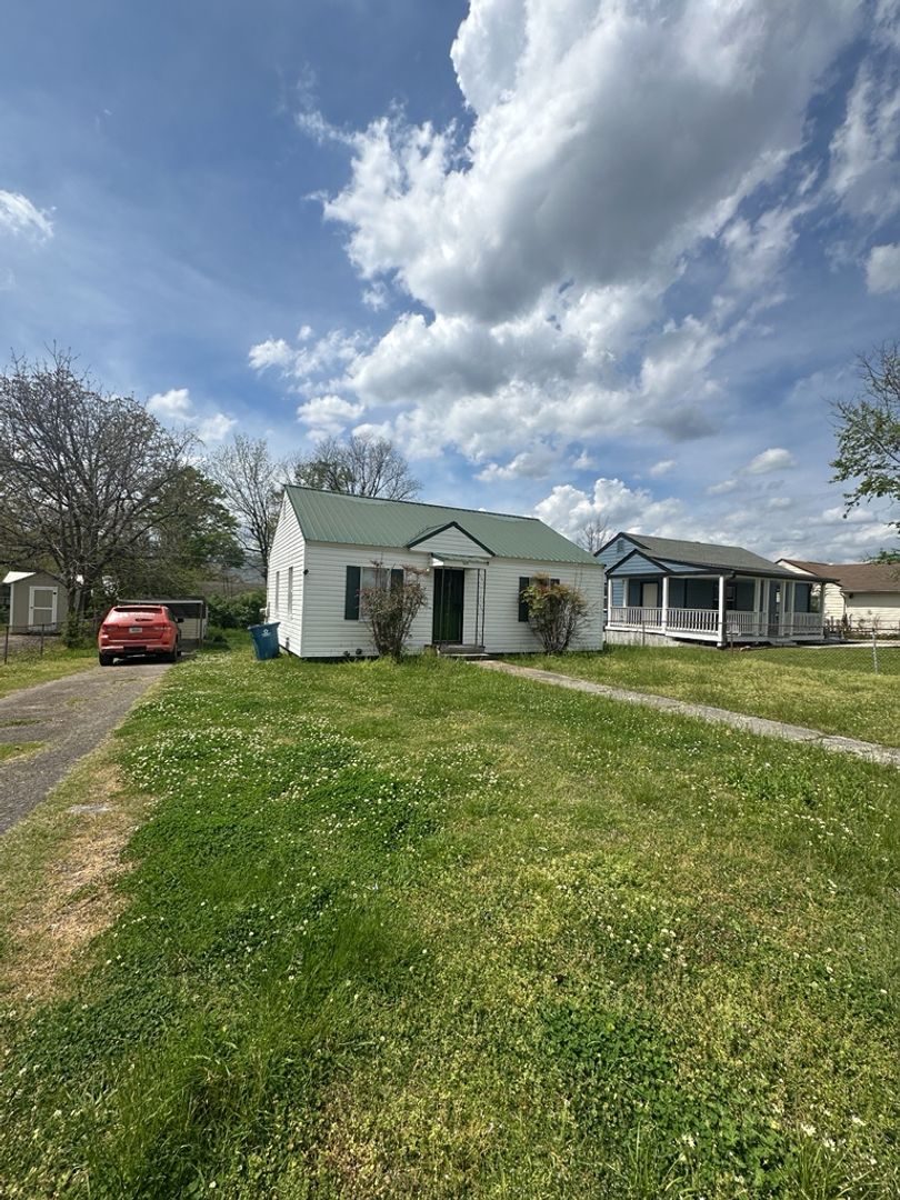 Rossville House: 505 Flegal Avenue