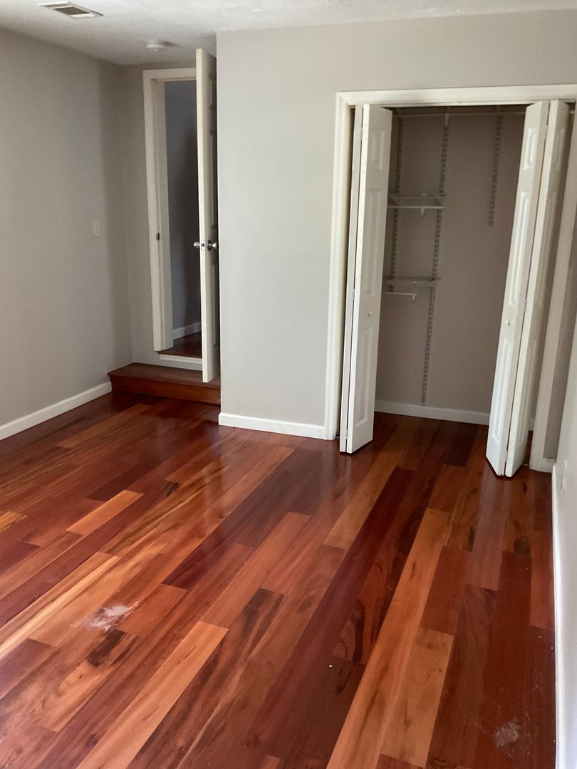Aiken House: 225 Hudson Road