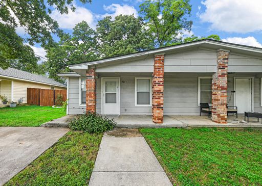Two Bedrooms Duplex For Rent in Denton! – photo 1
