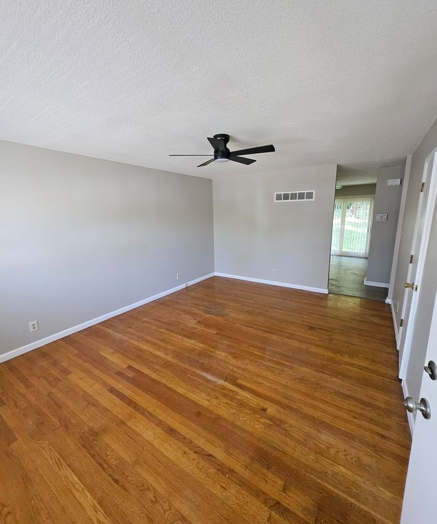 Independence Apartment: 1206-1208 N Cottage St