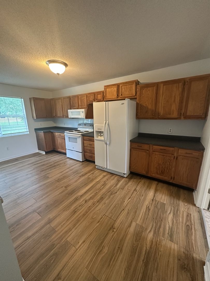 6250 W Highway 136 7 of 12
