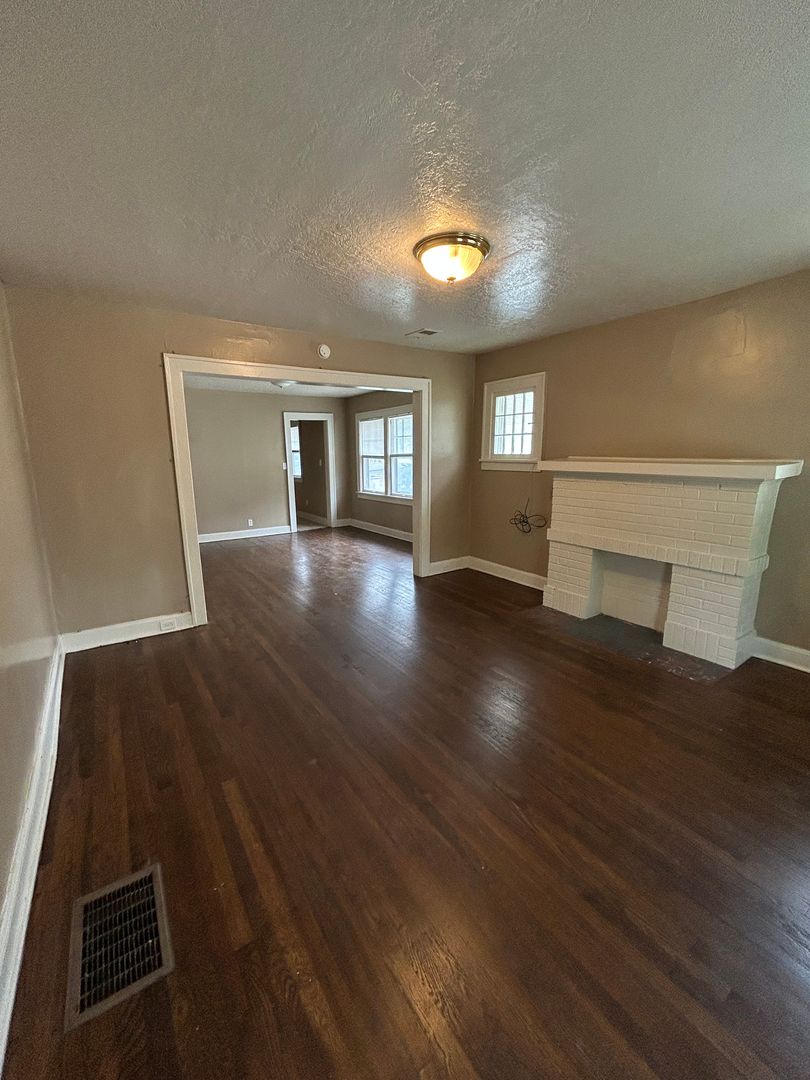 Kansas City Apartment: 5405/5407 Harrison St.