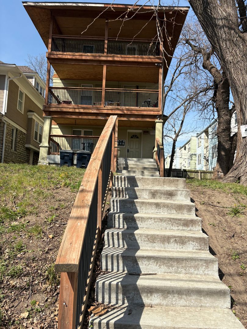 Kansas City Apartment: 3808 Wyandotte St.