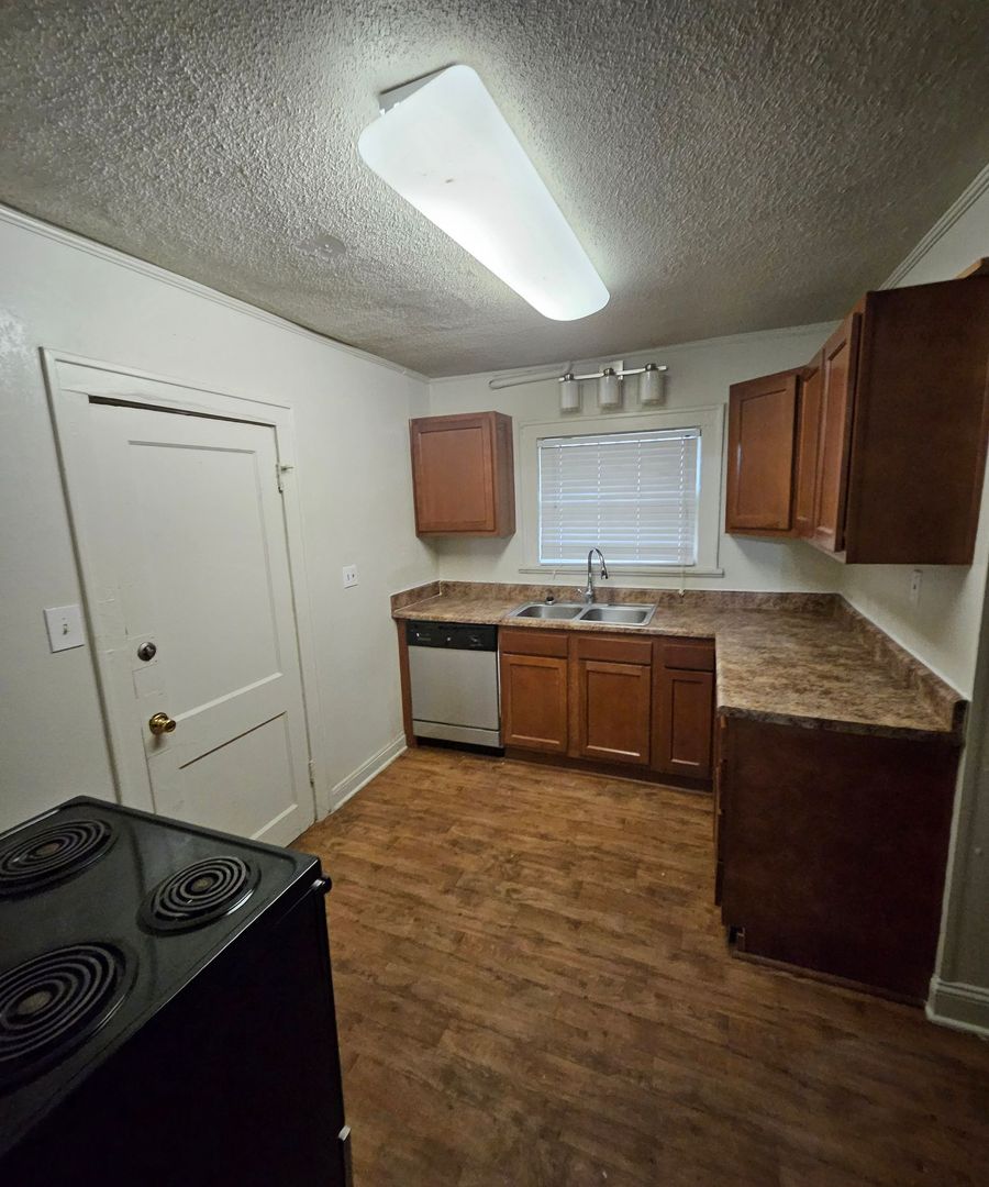 Kansas City Apartment: 5318/5320 Rockhill Rd.