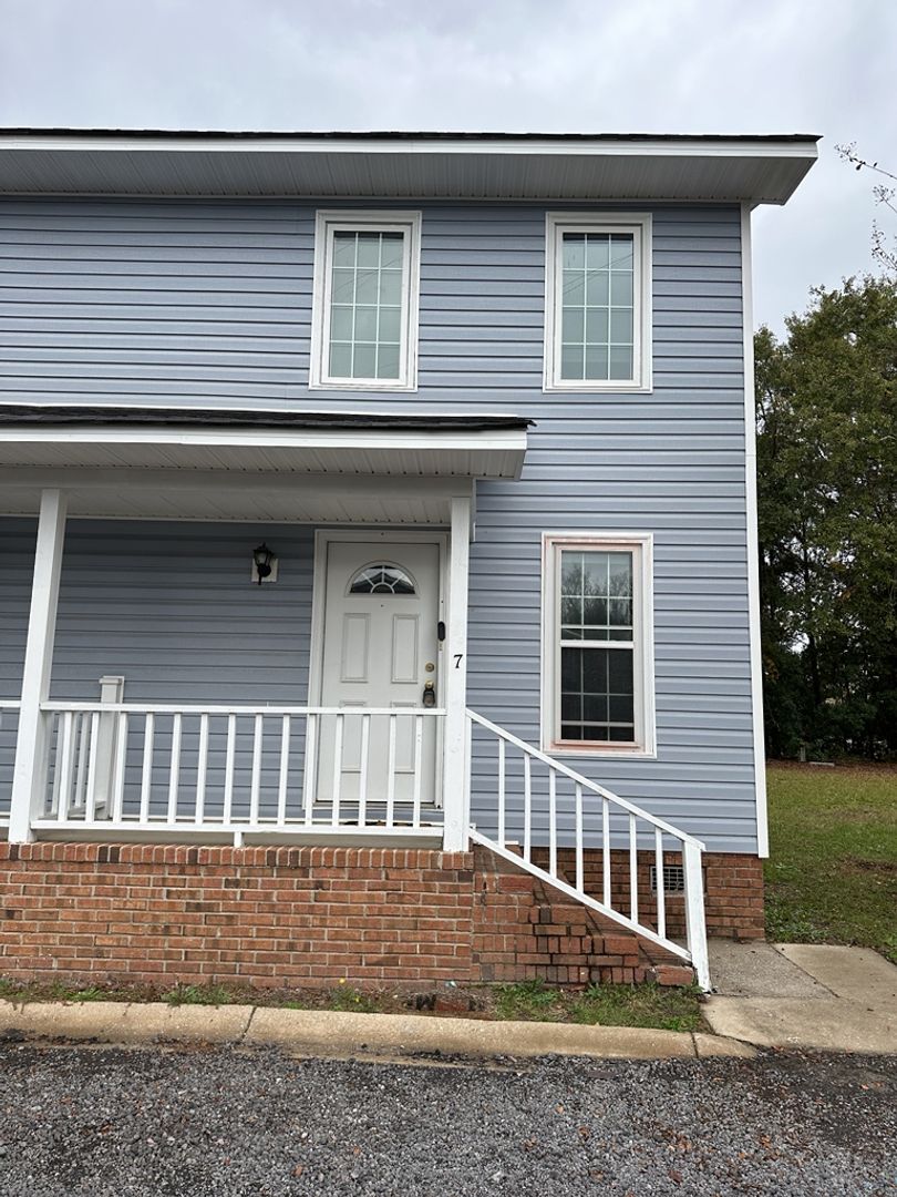 Cayce Townhome: 7 Londonderry Square