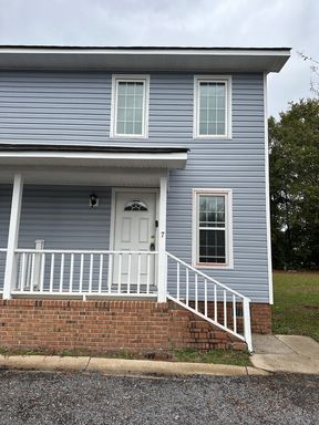 Ready To View!!! Great Location!!!! Just minutes from the airport!