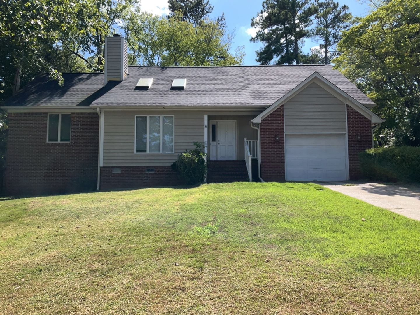 Irmo House: 108 Riverwalk Ct