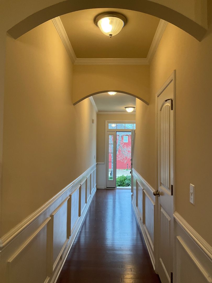 204 Ashmore Ln 2 of 12